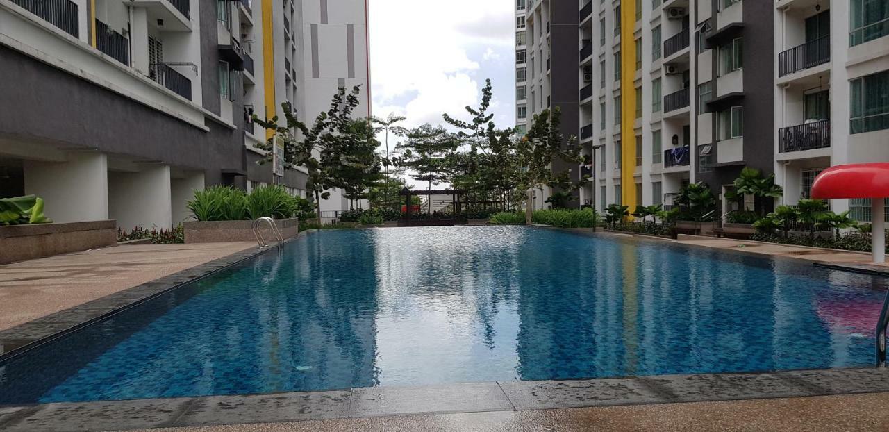 Greenfield Regency Appartamento Johor Bahru Esterno foto